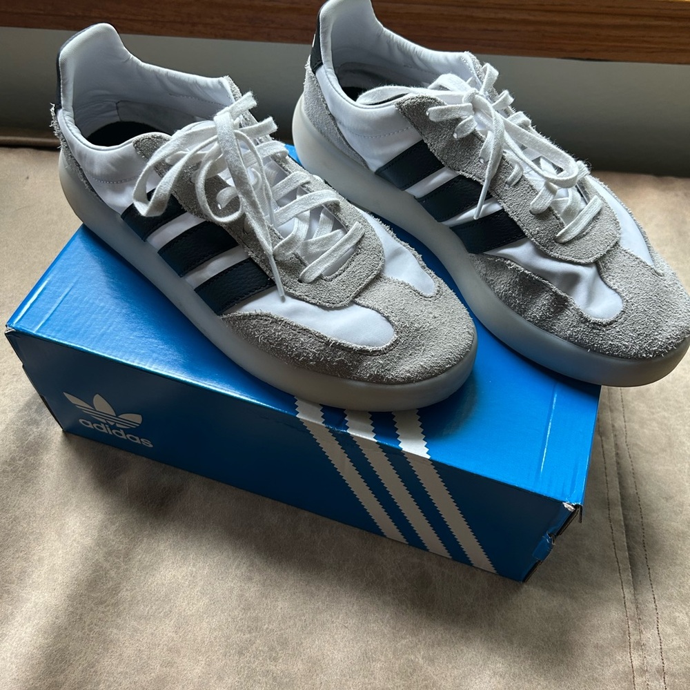 Adidas White and Black Barreda sneakers size 8mens/9wmns